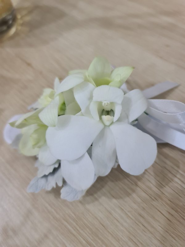 Fresh flower wrist corsage