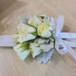 Fresh flowers wrist corsage