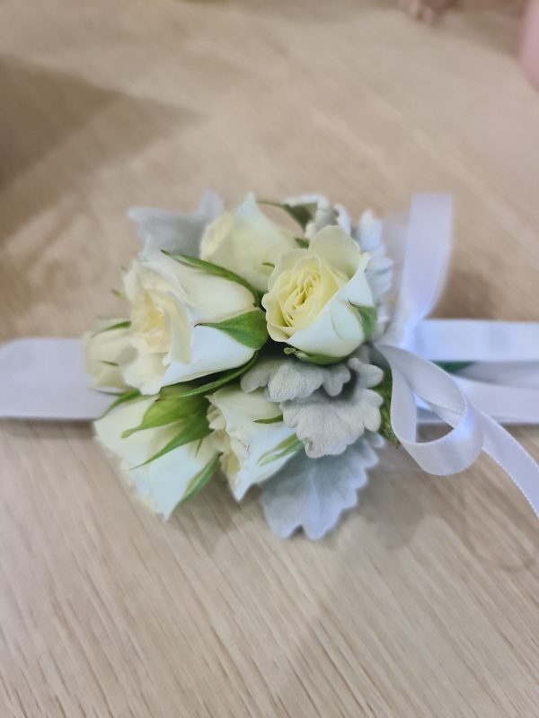 Fresh flowers wrist corsage